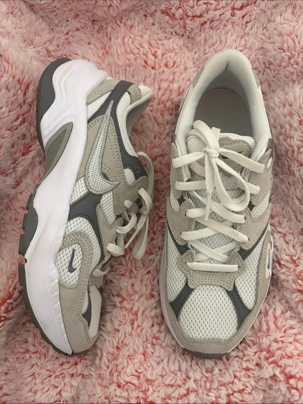 Nike Women’s White and Gray Mesh Sneakers